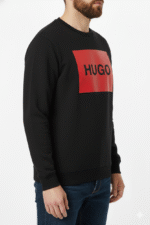 ⁦بلوفر هوجو بوس اسود⁩ - الصورة ⁦2⁩